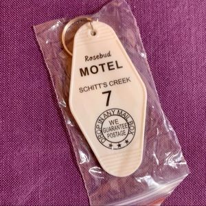 - 💜 Schitt’s Creek Rosebud Motel Keychain